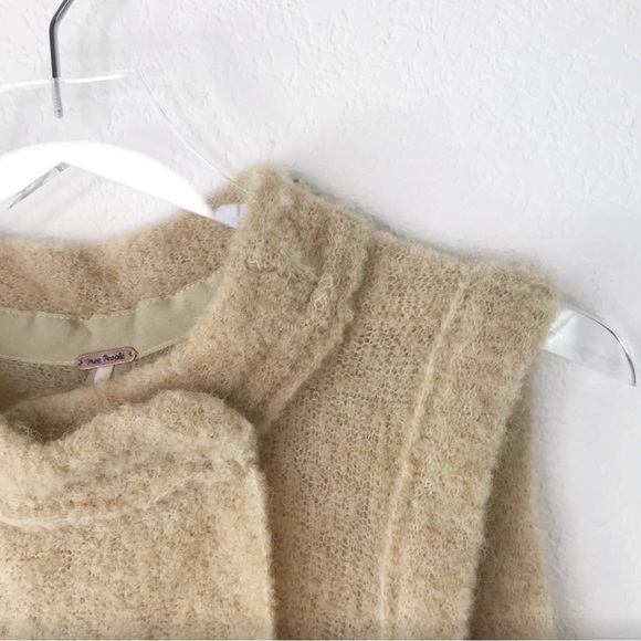 Free People / Asymmetrical Sweater Wrap Vest M - Picture 5 of 5